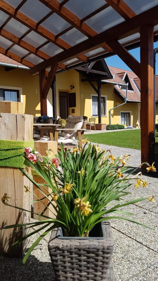 Huber Panzio Bed & Breakfast Fertorakos Luaran gambar