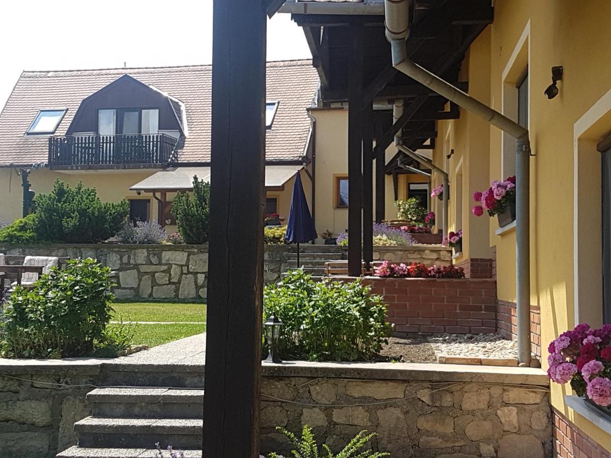 Huber Panzio Bed & Breakfast Fertorakos Luaran gambar